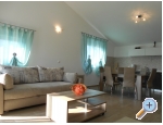 Appartements AS sa bazenom - Murter Kroatien