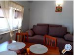 Appartements AS sa bazenom - Murter Kroatien