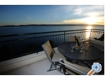 Apartmny Andrea - Omi Chorvatsko