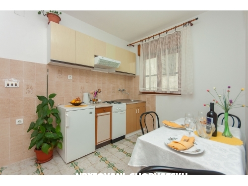 Appartements Mlikota - Omi Croatie