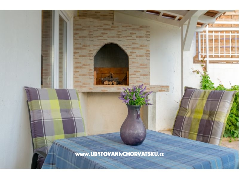 Appartement Dodo mit Pool – Ferienwohnung Omis, Kroatien – Foto 10