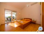 Apartmny Zora - Omi Chorvatsko