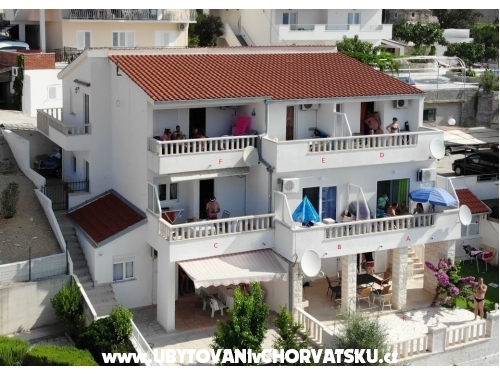 Villa Laura 50 m do mora - Omi Croatie