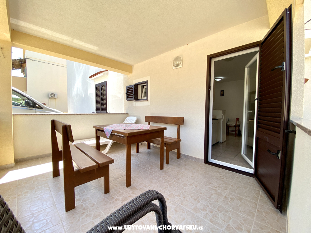 Apartmaji FRANE - ostrov Pag Hrva�ka