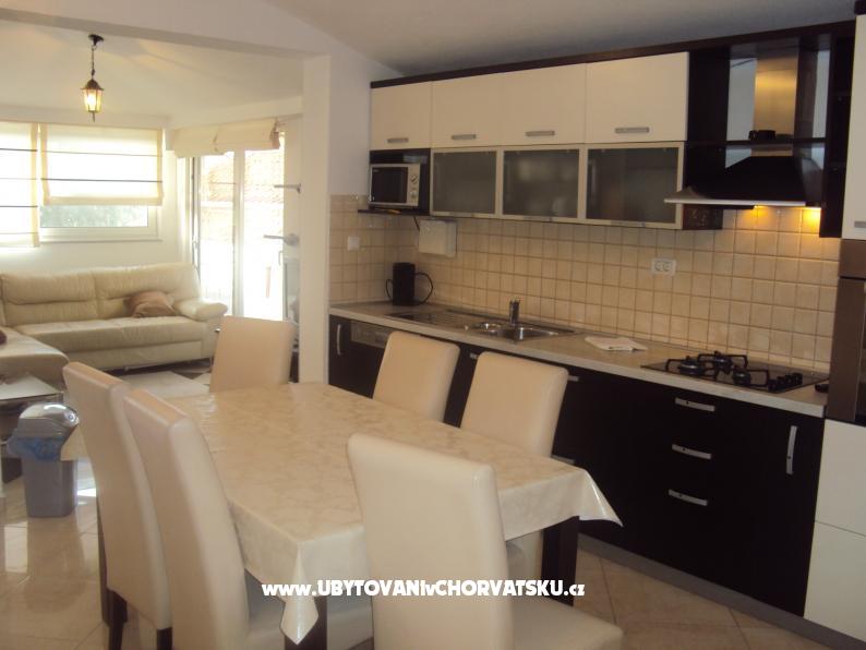 Apartment Lovre – Ferienwohnung Pakostane, Kroatien – Foto 1