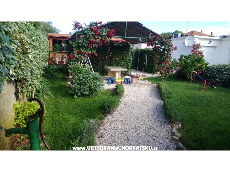 Appartements Pipi – Ferienwohnung Pakostane, Kroatien – Foto 1