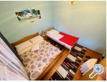 Villa Ana , one min walk to beach - Pirovac Kroatien