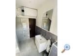 Villa Ana , one min walk to beach - Pirovac Kroatien