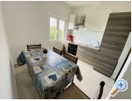 Villa Ana , one min walk to beach - Pirovac Kroatien