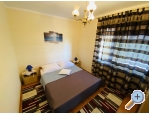 Villa Ana , one min walk to beach - Pirovac Kroatien
