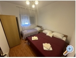 Villa Ana , one min walk to beach - Pirovac Kroatien