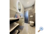 Villa Ana , one min walk to beach - Pirovac Kroatien