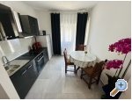 Villa Ana , one min walk to beach - Pirovac Kroatien