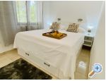 Villa Ana , one min walk to beach - Pirovac Kroatien