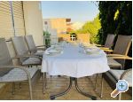 Villa Ana , one min walk to beach - Pirovac Kroatien