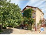 Villa Ana , one min walk to beach - Pirovac Kroatien