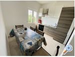 Villa Ana , one min walk to beach - Pirovac Kroatien