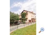 Villa Ana , one min walk to beach - Pirovac Kroatien