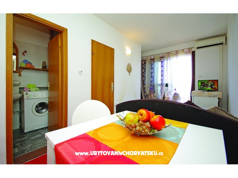 Seafront Studio Appartement + Balcony – Ferienwohnung Podgora, Kroatien – Foto 3