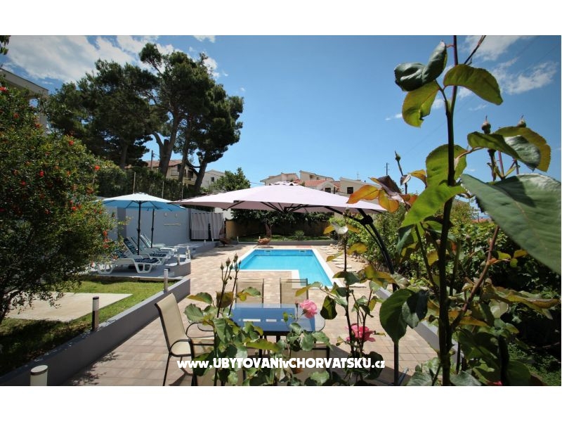 Wide Appartement with Pool  – Ferienwohnung Podstrana, Kroatien – Foto 1