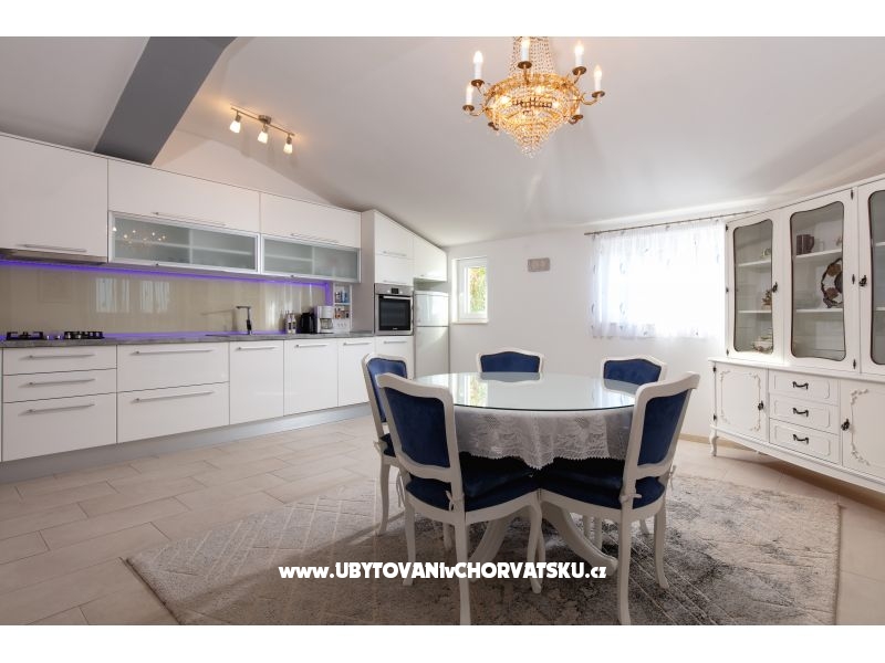 Wide Appartement with Pool  – Ferienwohnung Podstrana, Kroatien – Foto 5