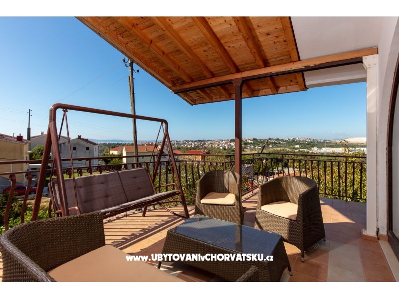 Wide Appartement with Pool  – Ferienwohnung Podstrana, Kroatien – Foto 9