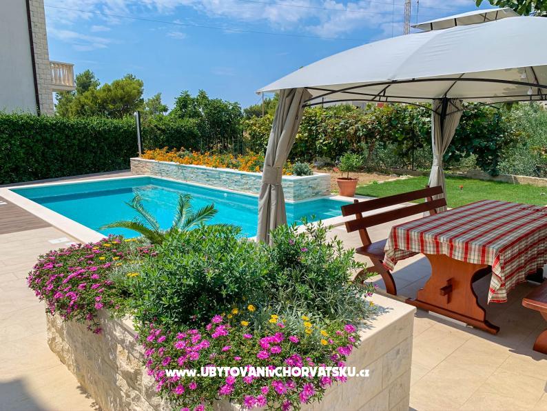 Ferienwohnungen Lemon Garden mit Pool – Ferienwohnung Podstrana, Kroatien – Foto 1
