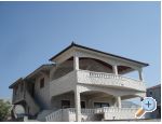 Apartmaji ANTONIA - Primoten Hrvaka