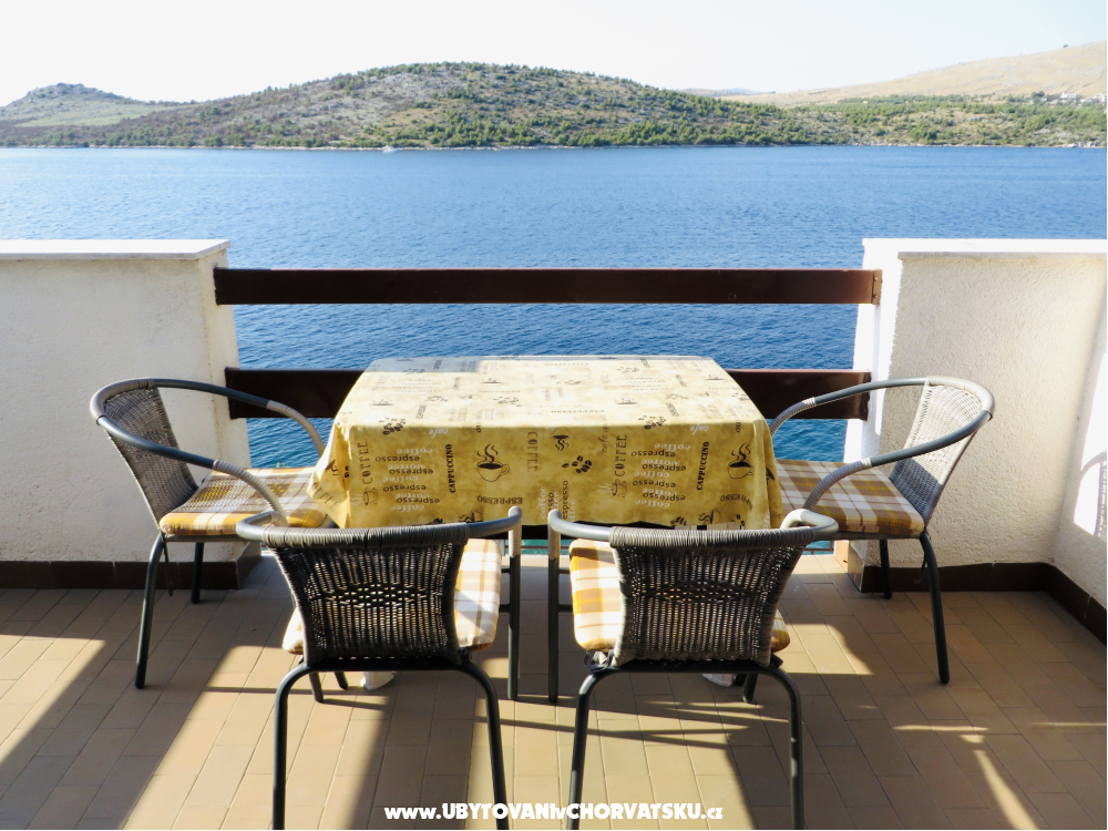 Apartmanok �arin - Primo�ten Horv�torsz�g