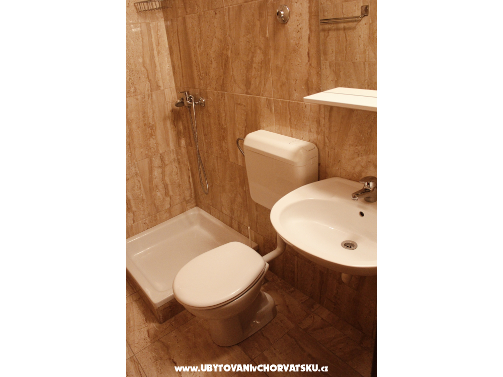 Apartmanok �arin - Primo�ten Horv�torsz�g