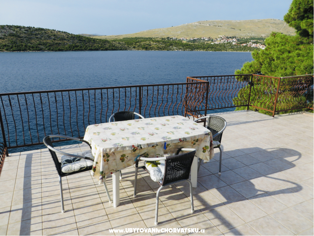 Apartmanok �arin - Primo�ten Horv�torsz�g