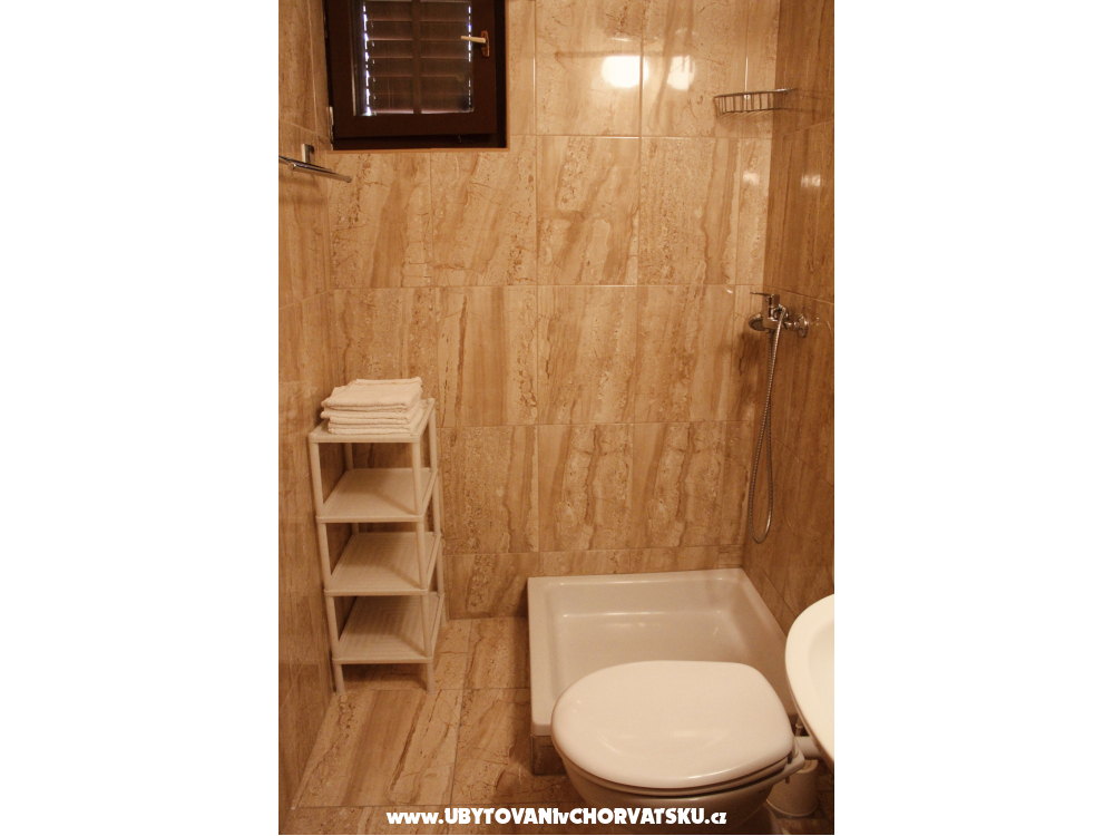 Apartmanok �arin - Primo�ten Horv�torsz�g