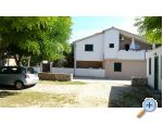 Apartmaji IvaMar - Privlaka Hrvaka