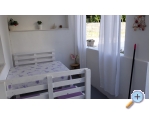 Apartmaji Dino - Rogoznica Hrvaka