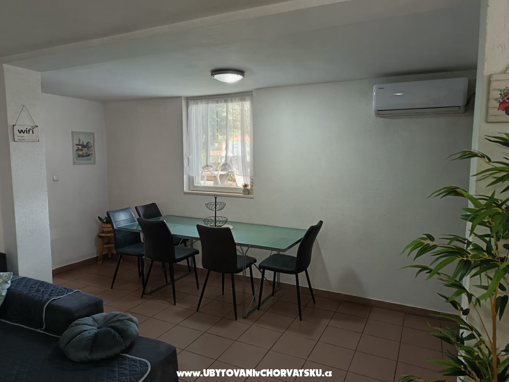Apartm�ny Dino - Rogoznica Chorv�tsko