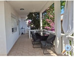 Apartmaji Dino - Rogoznica Hrvaka
