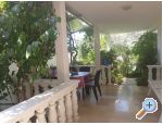 Apartmaji Dino - Rogoznica Hrvaka