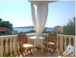 Apartmaji Dino - Rogoznica Hrvaka
