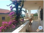 Apartmaji Dino - Rogoznica Hrvaka
