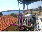 Apartmaji Dino - Rogoznica Hrvaka