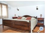 Apartmaji Nives - Rogoznica Hrvaka
