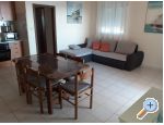 Apartmaji ***Villa Mija*** - Rogoznica Hrvaka