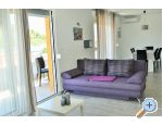 Apartmaji Zora - Rogoznica Hrvaka