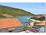 Apartmaji Zora - Rogoznica Hrvaka