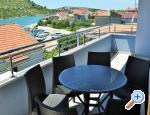 Apartmaji Zora - Rogoznica Hrvaka