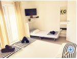 Apartmaji Kiwi - Rogoznica Hrvaka