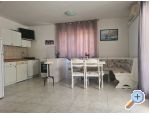 Apartmaji Triton - Rogoznica Hrvaka