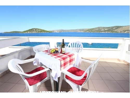 Vinka apartments DIREKT NA PLAI - Rogoznica Croatie