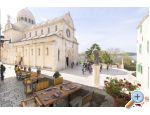 Apartma by the sea with a seaview - ibenik Hrvaka
