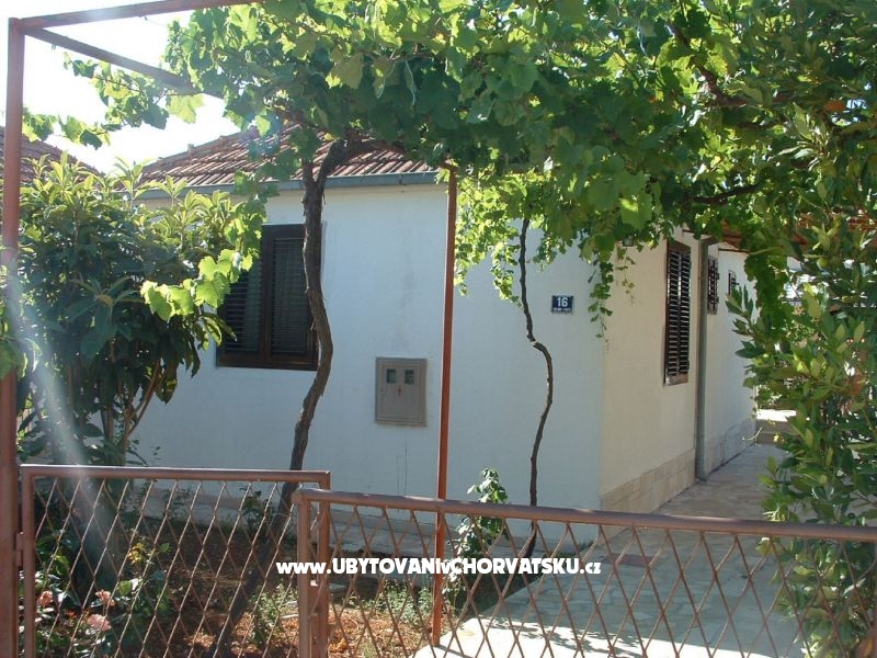 Apartment Lenka – Ferienwohnung Supetar – Brac, Kroatien – Foto 1